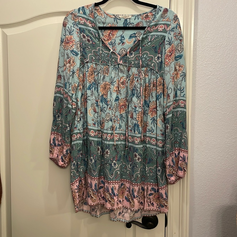 Super cute floral flowy dress